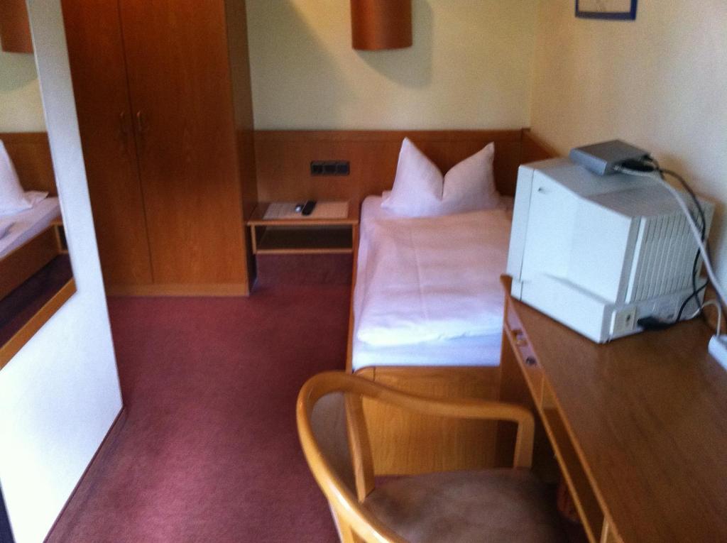 Hotel Bacchusstube Garni Goldbach  Rum bild